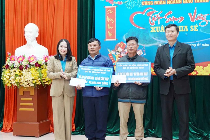 Công đoàn ngành Giao thông - Xây dựng Hà Tĩnh tặng 134 suất quà Tết